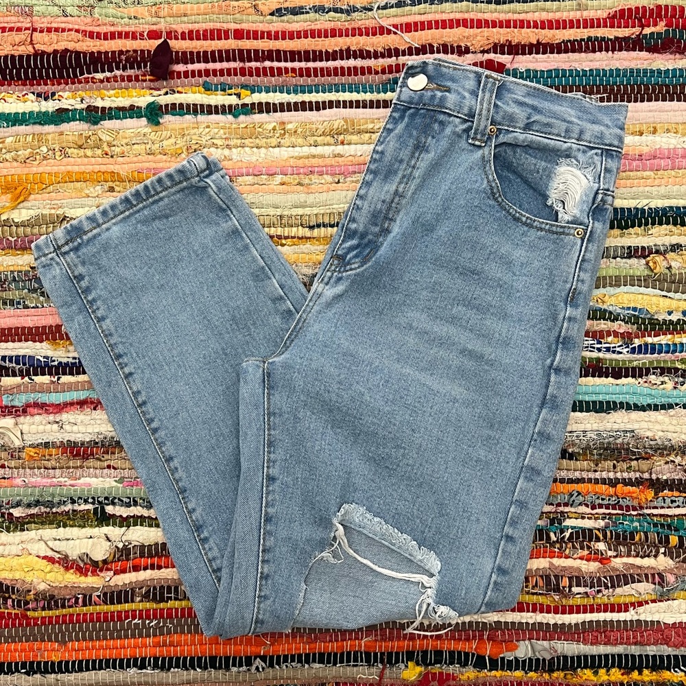 Distressed Mom Jeans | Light Wash I Women's Size 6